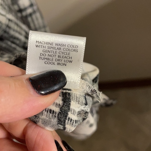 Natori women’s loungewear blk / wht  linear pattern, wide 3/4 sleeves. - Picture 6 of 10